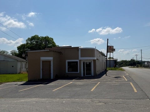 Tiny photo for 701 E 2nd St, Tifton, GA 31794 (MLS # 142763)