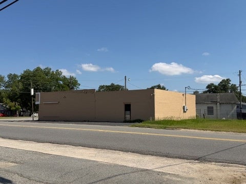Tiny photo for 701 E 2nd St, Tifton, GA 31794 (MLS # 142763)