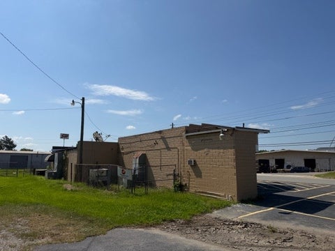 Tiny photo for 701 E 2nd St, Tifton, GA 31794 (MLS # 142763)