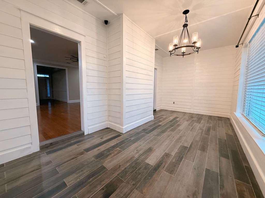 152 W. Main St