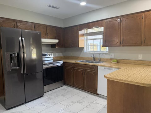 Tiny photo for 827 42nd St E ST, Tifton, GA 31794 (MLS # 143169)