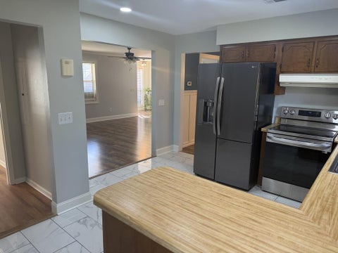 Tiny photo for 827 42nd St E ST, Tifton, GA 31794 (MLS # 143169)