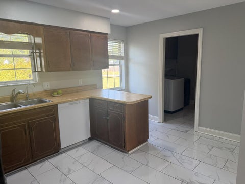 Tiny photo for 827 42nd St E ST, Tifton, GA 31794 (MLS # 143169)