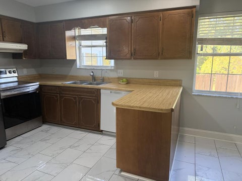 Tiny photo for 827 42nd St E ST, Tifton, GA 31794 (MLS # 143169)