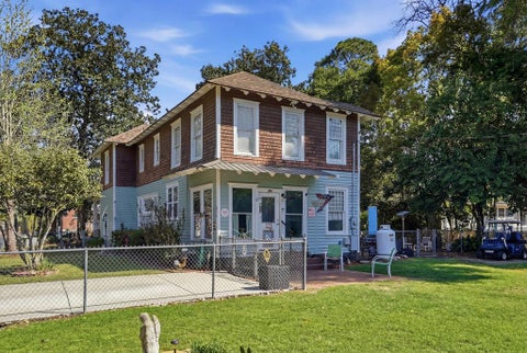 Tiny photo for 816 W Central Avenue, Fitzgerald, GA 31750 (MLS # 142404)