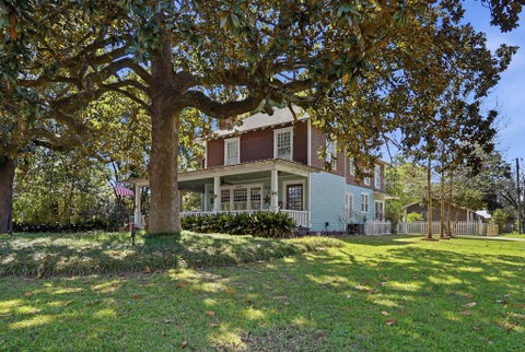 Tiny photo for 816 W Central Avenue, Fitzgerald, GA 31750 (MLS # 142404)