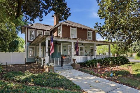 Photo of 816 W Central Avenue, Fitzgerald, GA 31750 (MLS # 142404)