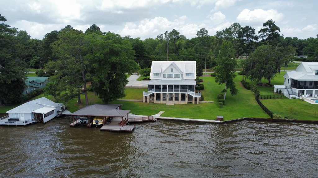 620 Lakeshore Drive