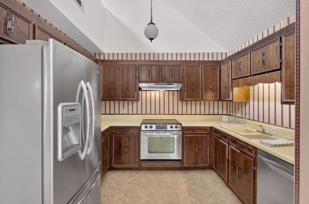9088 Val Del Road