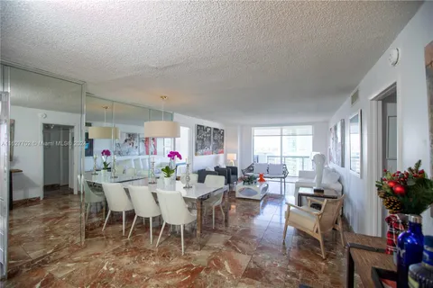 6039 Collins Ave Unit 1728, Miami Beach, FL 33140 - MLS#: A11627702