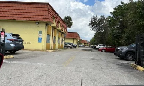 8001 W 6th Ave Unit M, Hialeah, FL MLS: A11760796