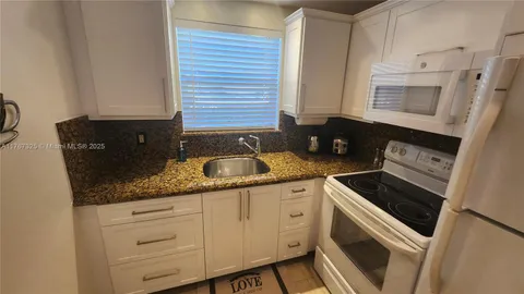 120 Lyndhurst F Unit 120, Deerfield Beach, FL MLS: A11767325