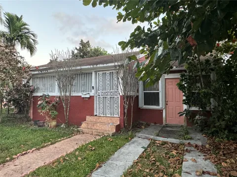560 NE 110th Ter, Miami, FL 33161 - MLS#: A11777837