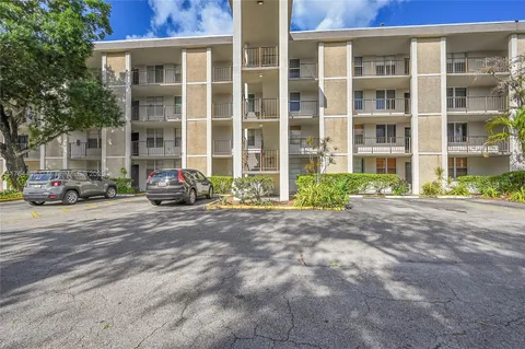 4850 NW 29th Ct Unit 125, Lauderdale Lakes, FL MLS: A11764436
