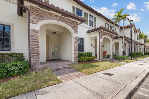 9314 W 33rd Ln Unit 9314, Hialeah, FL MLS: A11796479