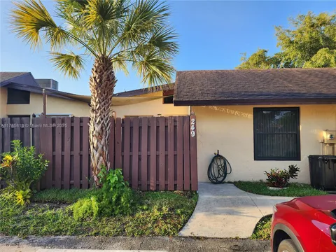 249 Briarwood Cir Unit 3-15, Hollywood, FL MLS: A11785813