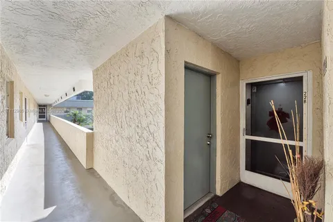 126 Sparrow Dr Unit 22B, Royal Palm Beach, FL MLS: A11712980