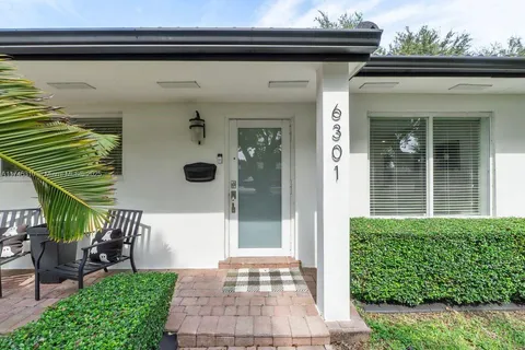 6301 Lake Geneva Rd, Miami Lakes, FL MLS: A11745310