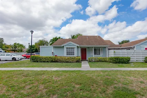 14700 SW 139th Ave Unit 2-40, Miami, FL MLS: A11793683