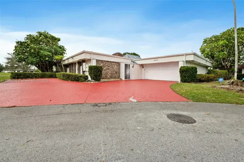 5203 Yellow Pine Ln, Tamarac, FL MLS: A11769558