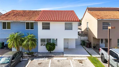 2412 W 54th Pl Unit 06, Hialeah, FL MLS: A11799459
