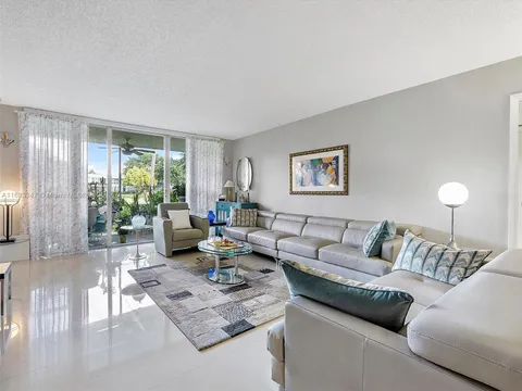 4017 N Cypress Dr Unit 104, Pompano Beach, FL 33069 - MLS#: A11693347