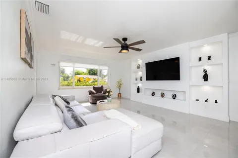2411 Scott St, Hollywood, FL 33020 - MLS#: A11465832