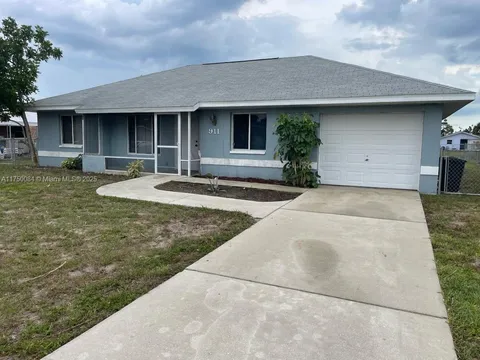 911 Hudson Ave, Lehigh Acres, FL MLS: A11750084
