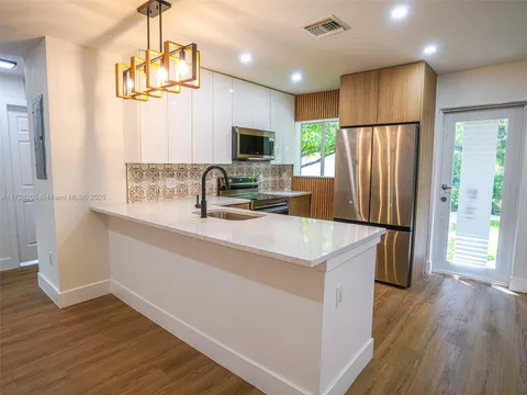 204 NE 10th St, Pompano Beach, FL 33060 - MLS#: A11728205
