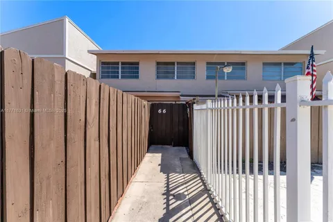15660 SW 82nd Cir Ln Unit 6-6, Miami, FL MLS: A11771631