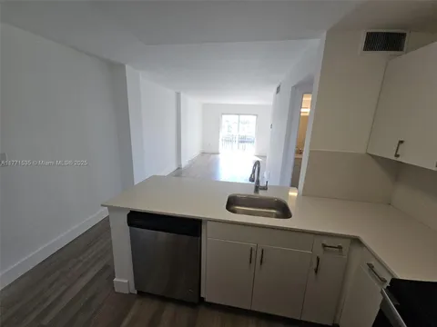8101 Crespi Blvd Unit 304, Miami Beach, FL MLS: A11771535