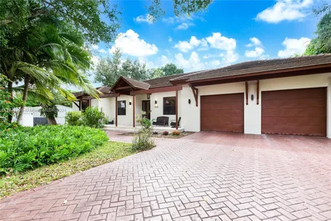 8240 SW 98th St, Miami, FL 33156 - MLS#: A11671295