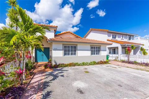 12362 NW 98th Pl, Hialeah Gardens, FL MLS: A11763963