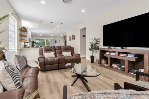 84 Belle Grove Ln, Royal Palm Beach, FL MLS: A11764303