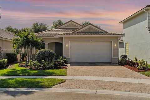 84 Belle Grove Ln, Royal Palm Beach, FL MLS: A11764303
