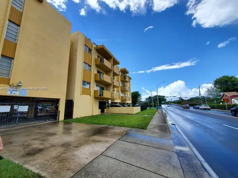 300 NE 125th St Unit 202, North Miami, FL MLS: A11759968