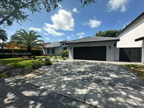 19430 NW 87th Pl, Hialeah, FL MLS: A11785232