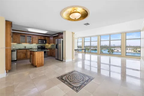 5055 Collins Ave Unit 6M, Miami Beach, FL 33140 - MLS#: A11759955