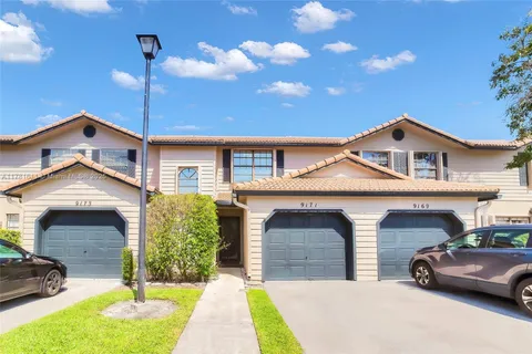 9171 Vineyard Lake Dr, Plantation, FL MLS: A11781611