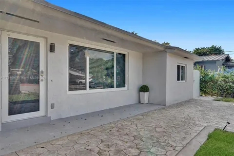 310 NE 162nd St, Miami, FL 33162 - MLS#: A11757697