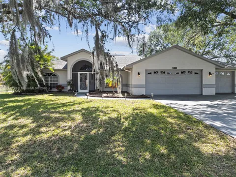 100 Oak Knolls Circle, Sebring, FL MLS: A11791713