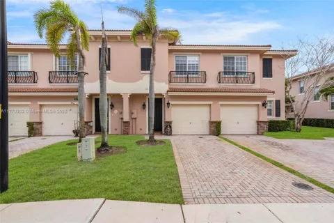 210 Las Brisas Cir, Sunrise, FL MLS: A11770983