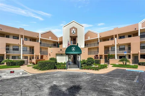 7229 Fairfax Dr Unit 203, Tamarac, FL MLS: A11628881