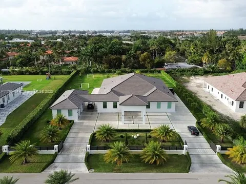9781 NW 131st St, Hialeah Gardens, FL MLS: A11799464