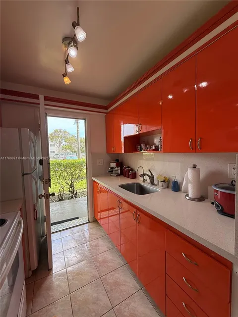 16790 NE 14th Ave Unit 110, Miami, FL MLS: A11769971