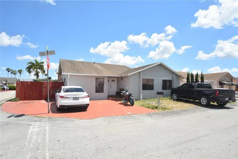 704 SW 97th Place Cir, Miami, FL 33174 - MLS#: A11770839