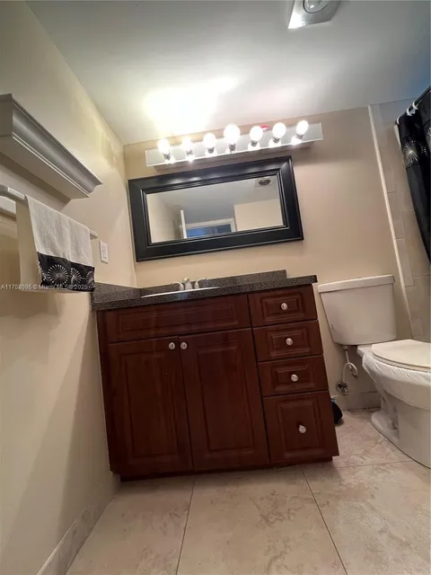 2562 N Garden Dr N Unit 301, Lake Worth, FL MLS: A11758095