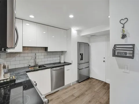 4200 Hillcrest Dr Unit 717, Hollywood, FL 33021 - MLS#: A11716620