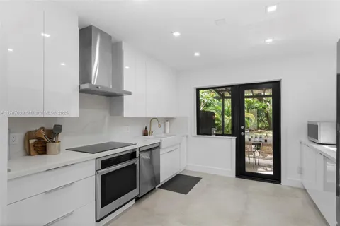 829 SW 4th Ct, Fort Lauderdale, FL MLS: A11787039