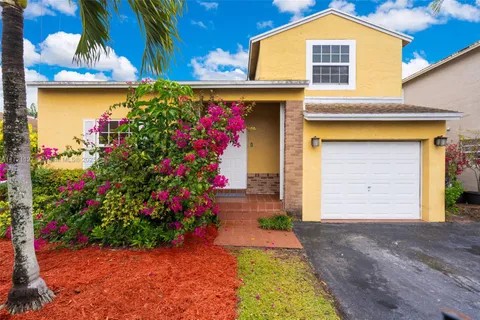 8255 NW 192nd Ter, Hialeah, FL 33015 - MLS#: A11721127